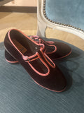 T-STRAP VELLUTO MARRONE CON BORDATURA FRAGOLA