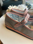 MARY JANE GRIGIO LINO CON BORDATURA ROSA
