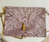 POCHETTE VELLUTO BROCCATO ROSA ANTICO CON NAPPINA BORDEAUX