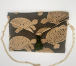 POCHETTE TESSUTO BROCCATO TARTARUGHE CON NAPPINA